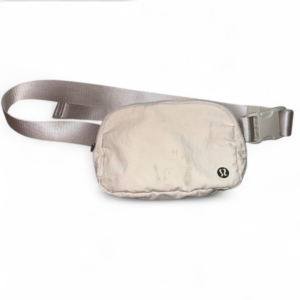 Lululemon Everywhere Belt Bag – White Opal